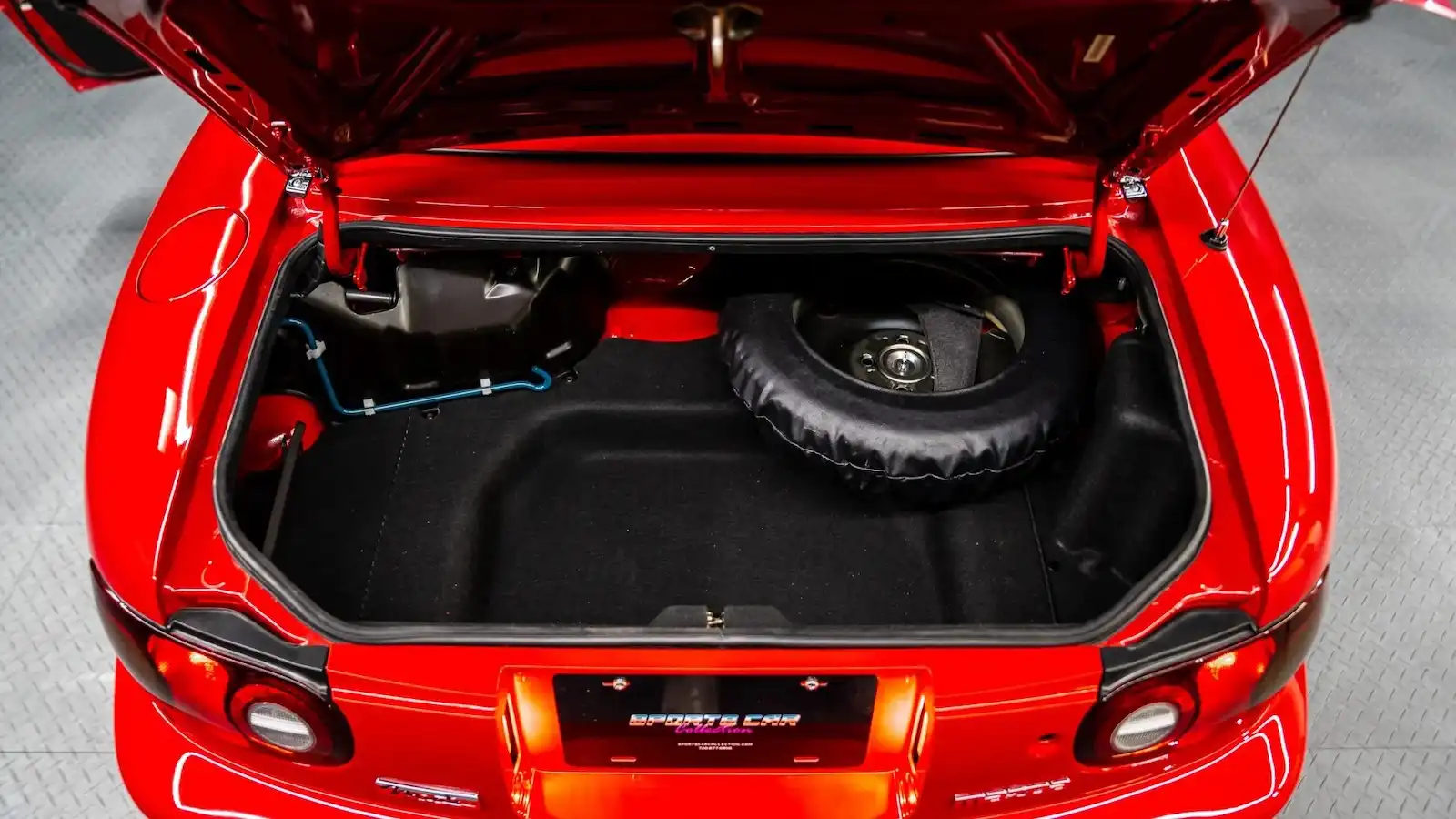 How to Pack for a Driving Tour in a Sports Car - Article Banner